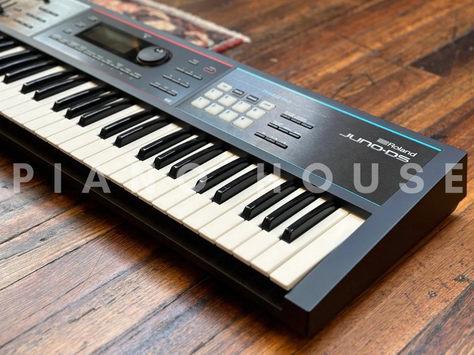 ROLAND JUNO-DS61 - Ảnh thực tế 3